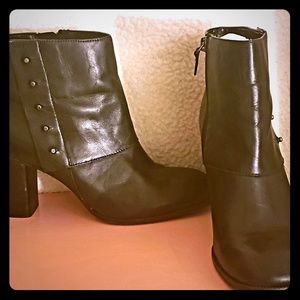 Black Bandolino leather booties